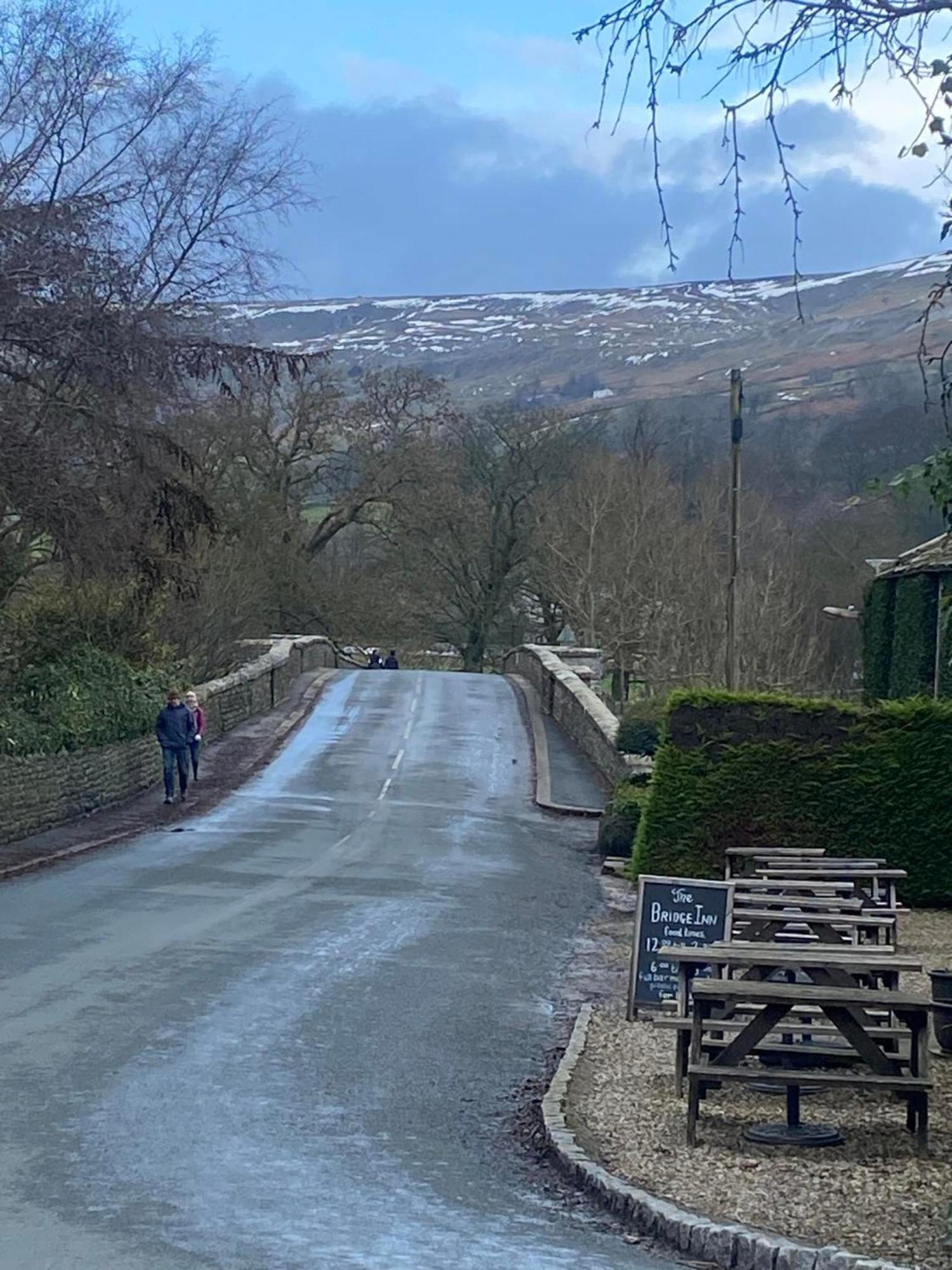 The Bridge Inn Reeth Bagian luar foto